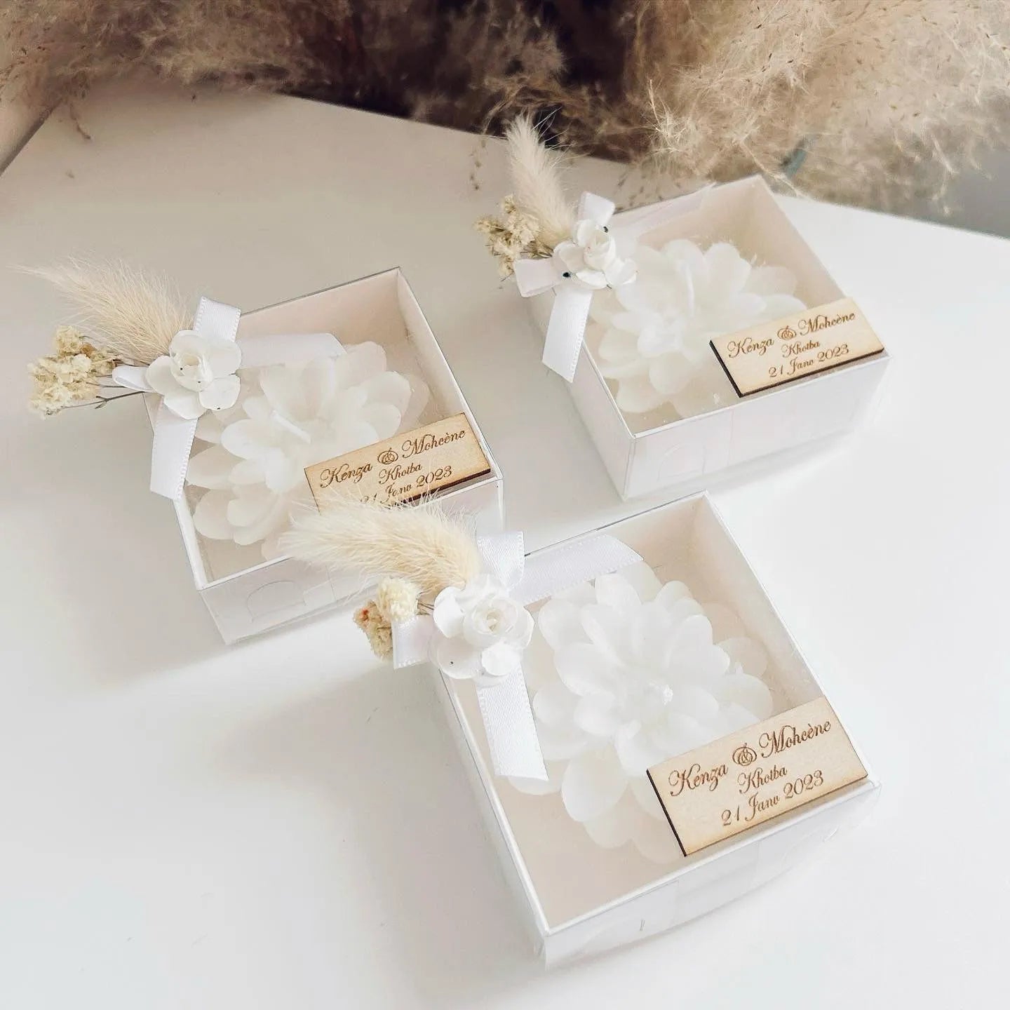 Pivoine-Kerze als personalisiertes Gastgeschenk zur Hochzeit – sanft und elegant