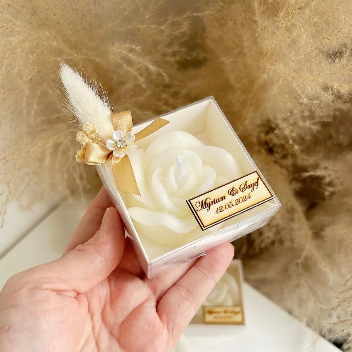 Rosalia-Kerze als personalisierte Gastgeschenk-Kerze zur Hochzeit – elegant und stilvoll