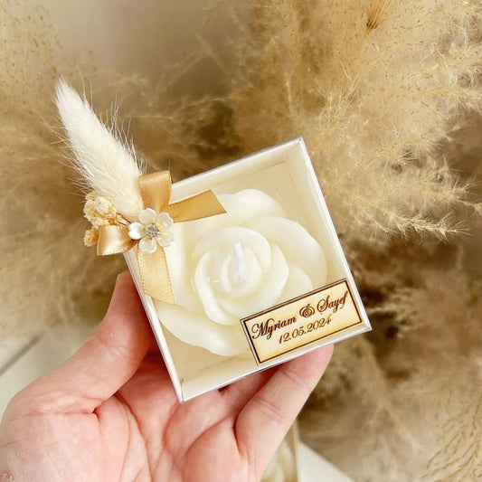Rosalia-Kerze als personalisierte Gastgeschenk-Kerze zur Hochzeit – elegant und stilvoll