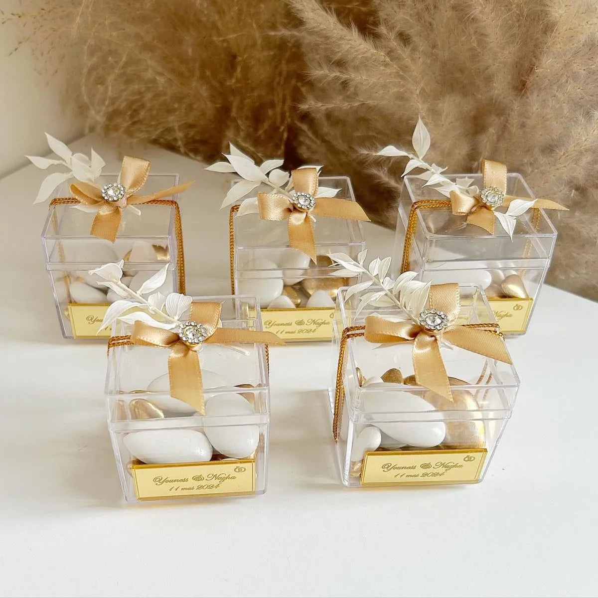 Schatz-Zuckermandeln als Gastgeschenk zur Hochzeit – elegantes Etui mit goldenen Details