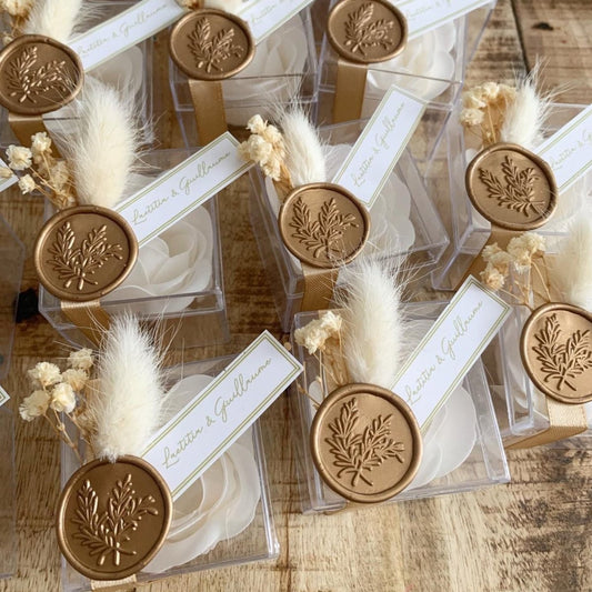 Seifenrose Ähre als edles Gastgeschenk für Hochzeit und Taufe, mit goldenem Wachssiegel und Satinband