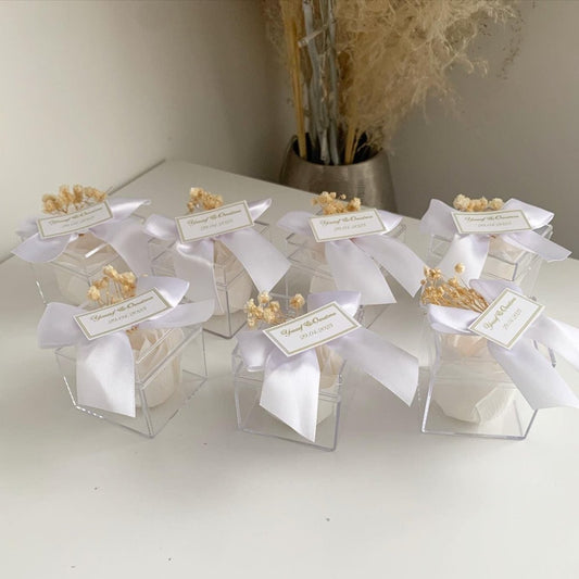 Seifenrose Antoinette als edles Gastgeschenk für Hochzeit und Taufe, fein präsentiert mit Schleife und dekorativen Details