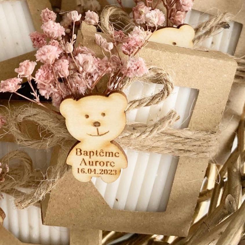 Teddybär-Seife als personalisiertes Gastgeschenk für Hochzeit, Taufe und Kommunion, dekoriert mit getrockneten Blumen